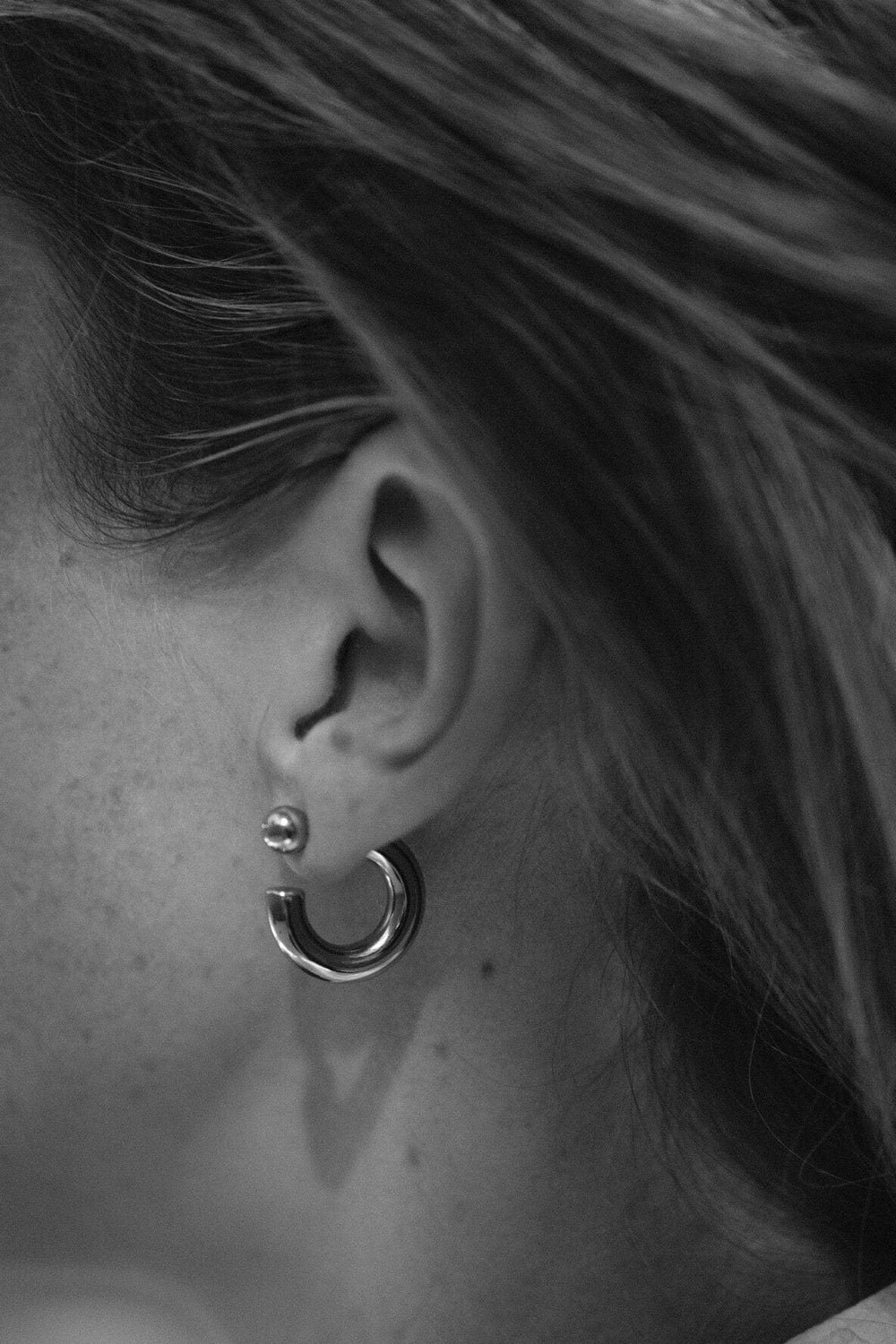 HOOP DOT EARRINGS SILVER